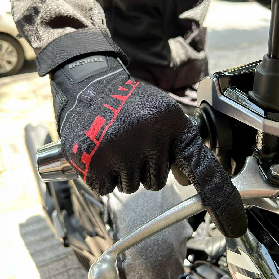 Cầm ga đúng cách như thế nào? Lái xe máy an toàn