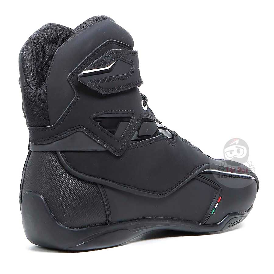 Giày TCX 9581W chống nước