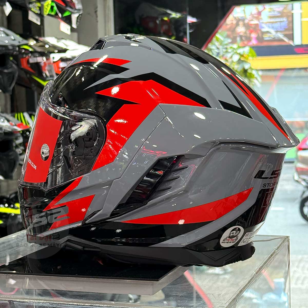 LS2 FF818 Storm III Dynamo Xám Đỏ