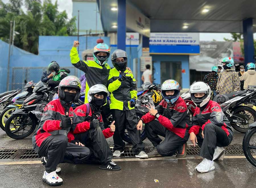 Ngỡ ngàng với lợi ích không ngờ của áo mưa bộ KYT