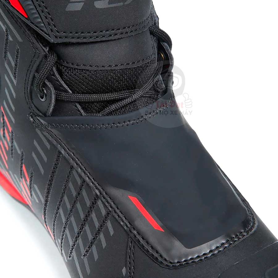 Giày TCX 9511W chống nước