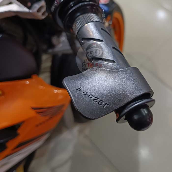 Miếng nhựa hỗ trợ ga gắn tay lái