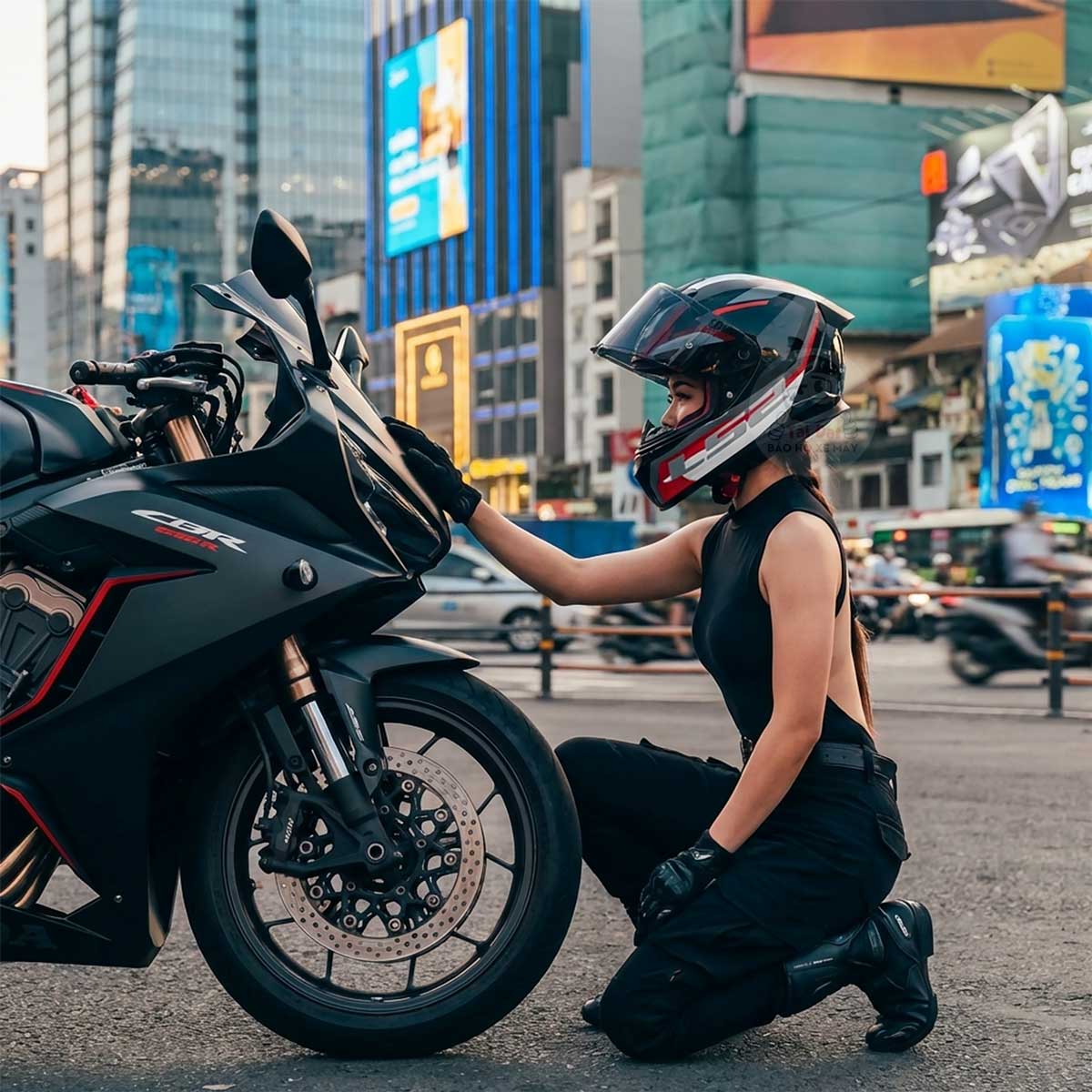 LS2 FF820 Rapid III Hyper Đen Đỏ