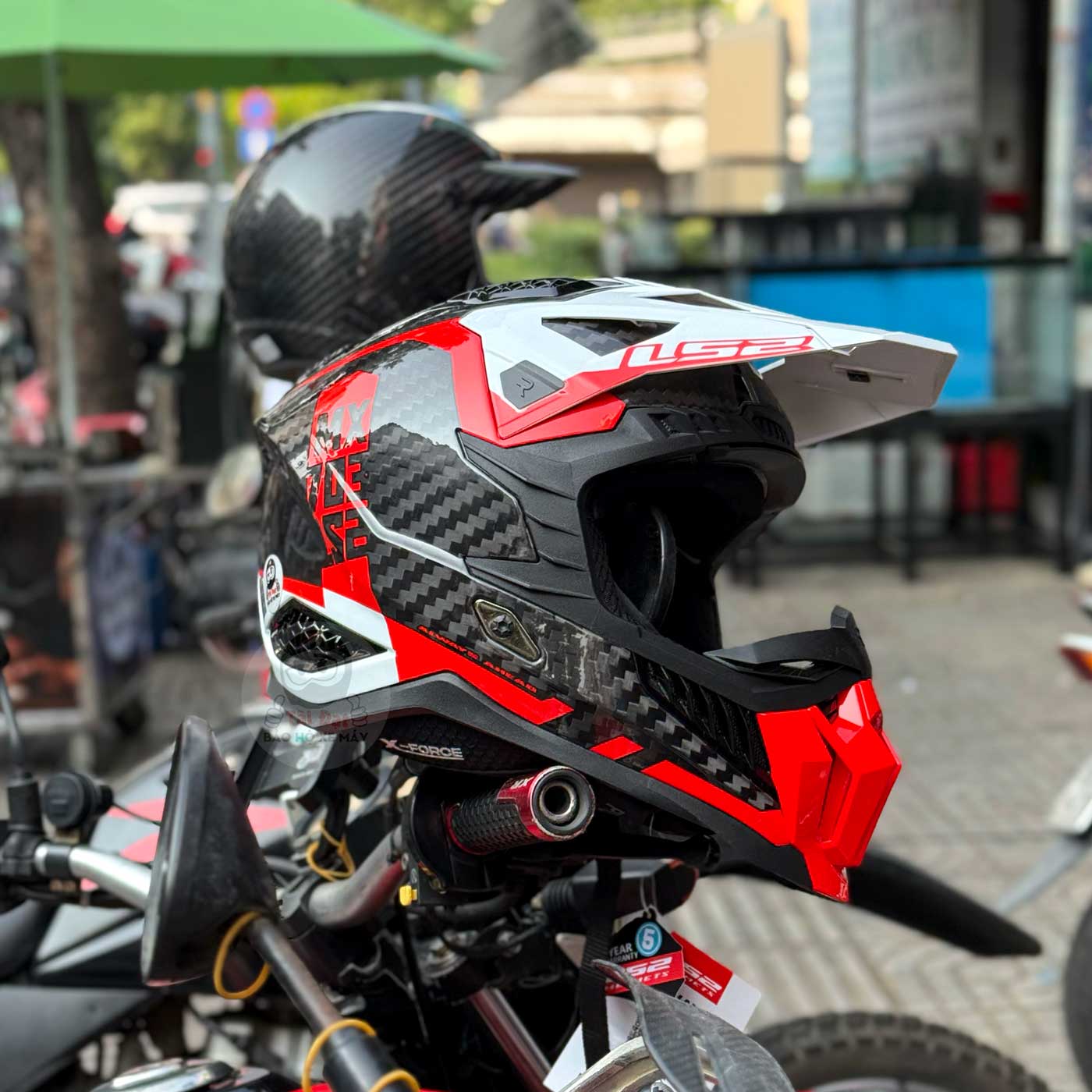 LS2 Mx703 Carbon Victory Trắng Đỏ