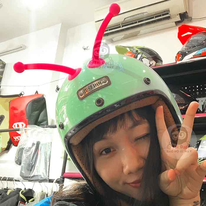 Râu dế cute trang trí mũ bảo hiểm