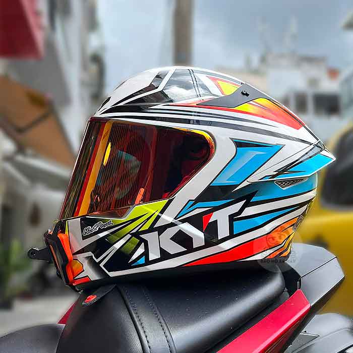 Mũ Fullface KYT TT-Course Kasma Daniel tem đua Moto2 team Leopard